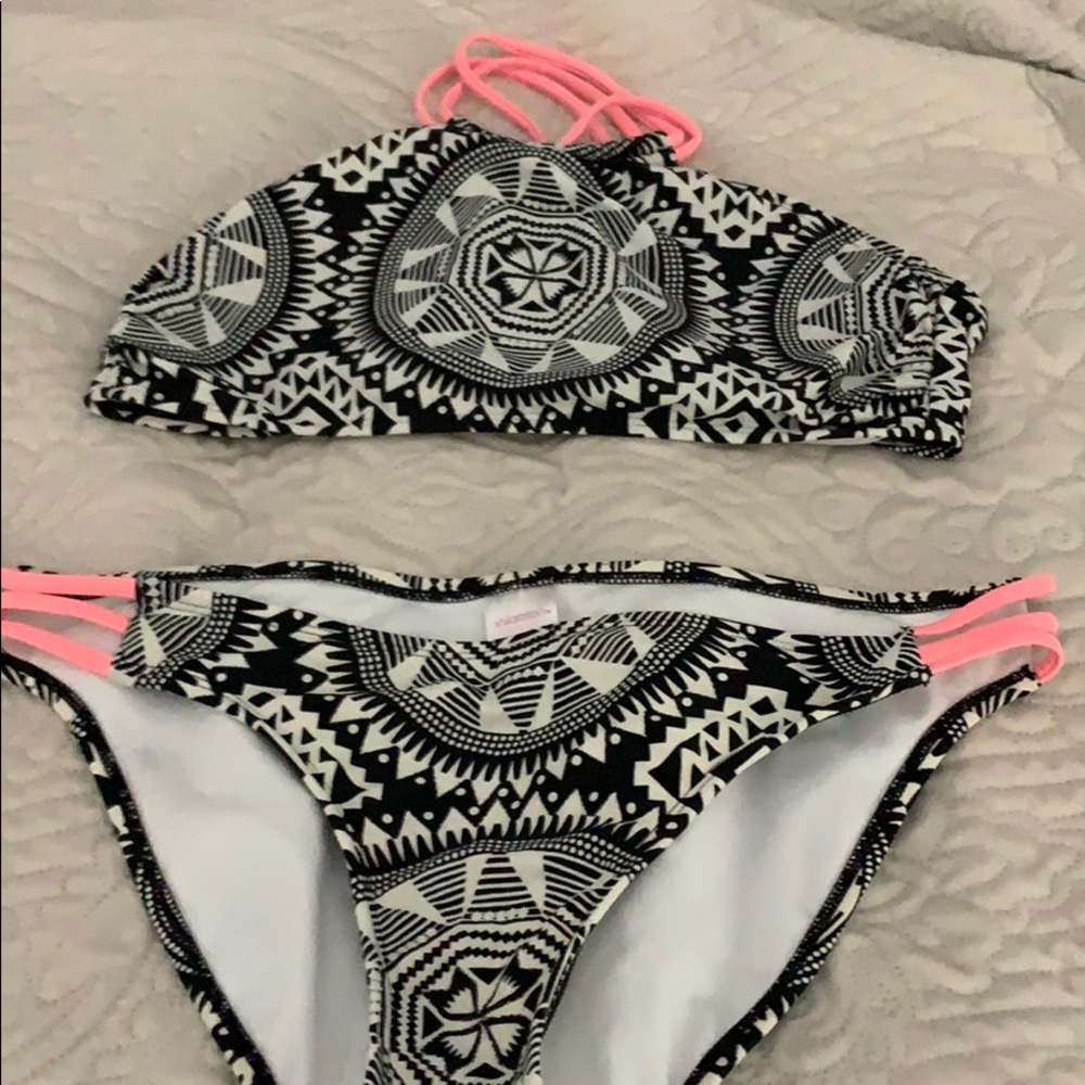 Bundle 3 $7 items for $15!! - Picture 1 of 2